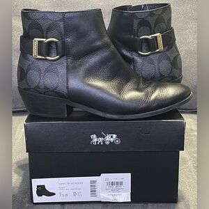 SOLD SOLD SOLD SOLD Coach Dany LTR-SIG Bootie Black Women’s Size 7.5 COACH